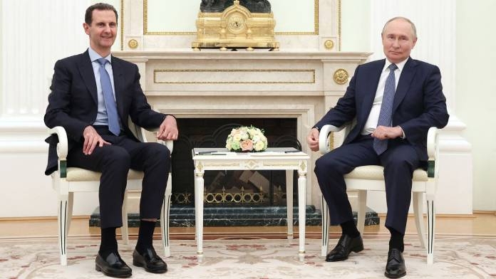 Syrian rebels assad flees to Russia