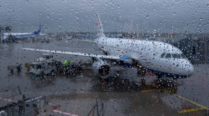 mumbai heavy rain airlines 