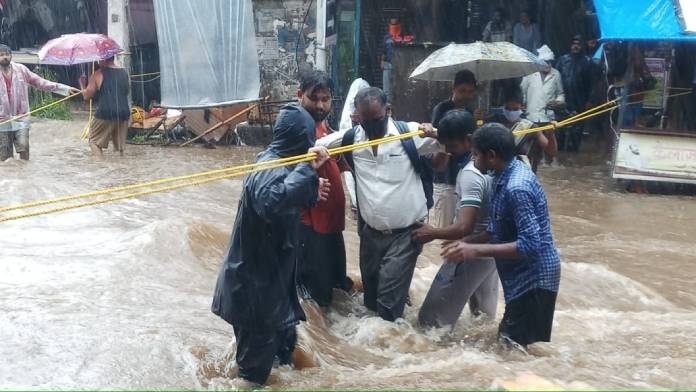 mumbai city roads manholes 